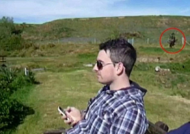 Συνέλαβαν περίεργη φιγούρα – φάντασμα on camera