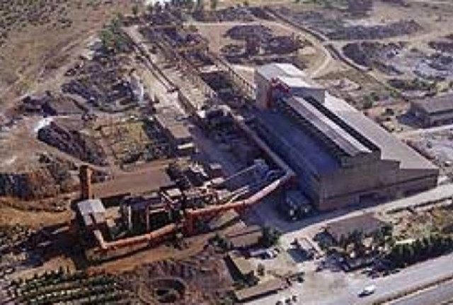 Συγκέντρωση αλληλεγγύης έξω από τη Χαλυβουργία Βόλου