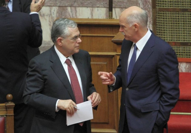 Αιφνίδια συνάντηση Παπανδρέου-Παπαδήμου