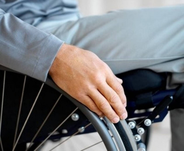 Φίμωσαν και λήστεψαν ανάπηρο στα Τρίκαλα