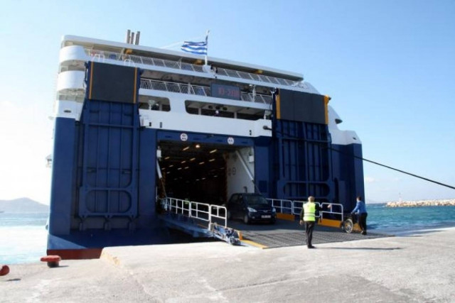 Σπασμένος κάβος τραυμάτισε ναυτικό