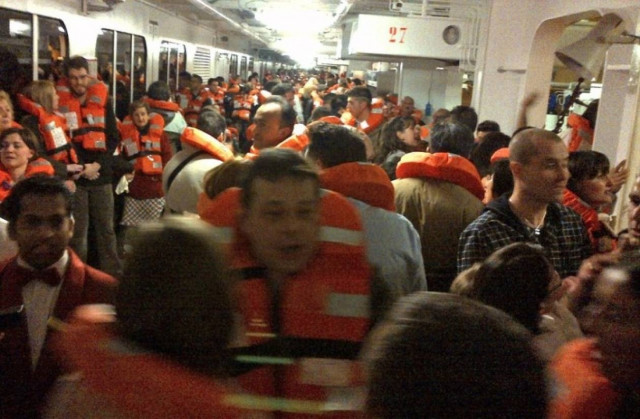 Χαοτική η εκκένωση του Costa Concordia