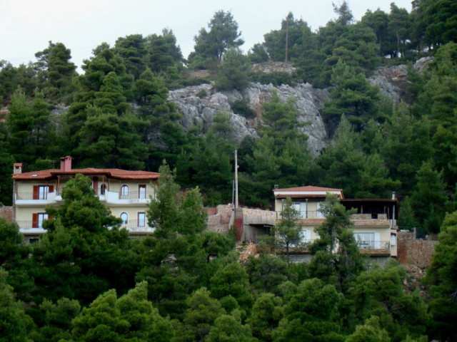 Νομιμοποιούν τους καταπατητές δημόσιας γης!