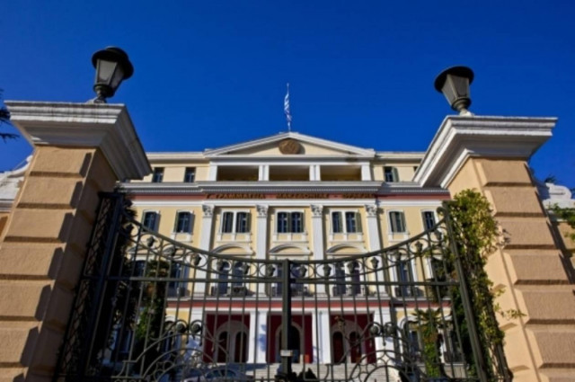 Μαύρες σημαίες στη Γενική Γραμματεία Μακεδονίας-Θράκης