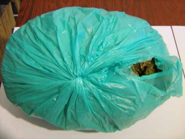 Βρήκαν μια σακούλα… κάνναβη