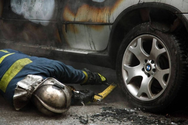 Φωτιά σε εν κινήσει ΙΧ!