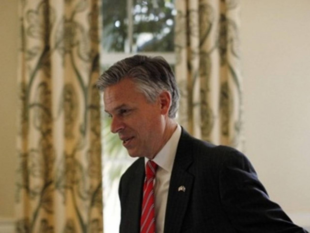 O Χάντσμαν αναστέλλει την προεδρική εκστρατεία του