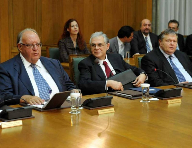 Προσέχει για να «έχει» ο Παπαδήμος