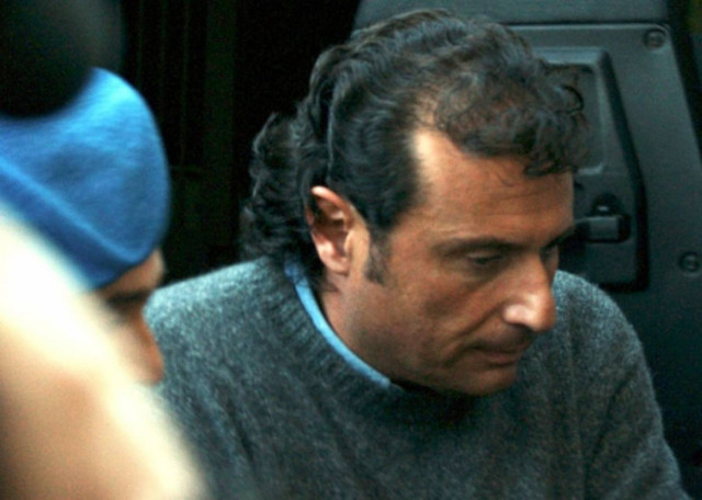 «Σκόνταψα και έπεσα στη σωστική λέμβο»