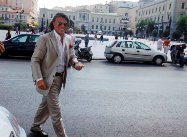 Ο Ηλίας Ψινάκης κάνει «εκστρατεία» για ένα πιάτο φαΐ!