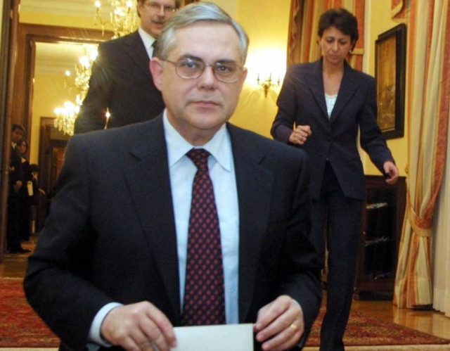 Γιατί ο Παπαδήμος είναι συνεχώς στο …τηλέφωνο τα τελευταία 24ωρα