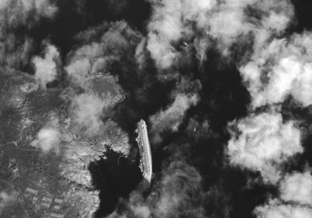 Δορυφόρος φωτογράφησε το Costa Concordia