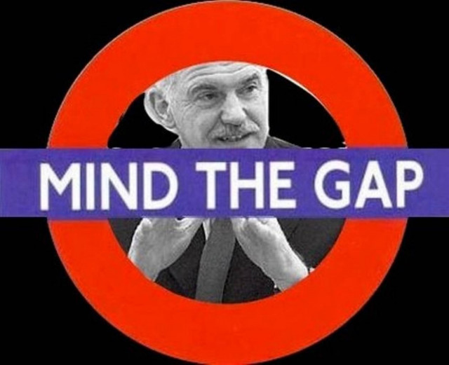 Η Ελλάδα πεινά και ο Παπανδρέου μοιράζει εκατομμύρια!