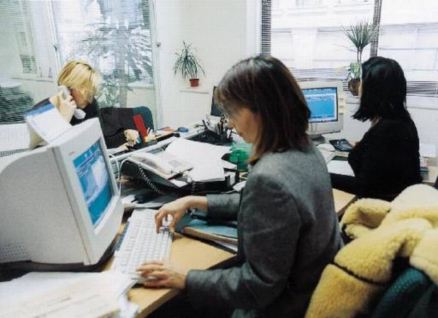 Εξήντα χιλιάδες λιγότεροι δημόσιοι υπάλληλοι  μέχρι το 2015