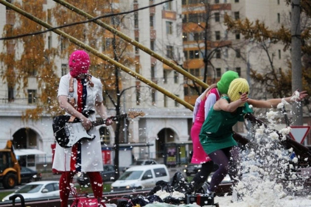 «Αφιέρωσαν» τραγούδι στον Πούτιν και συνελήφθησαν