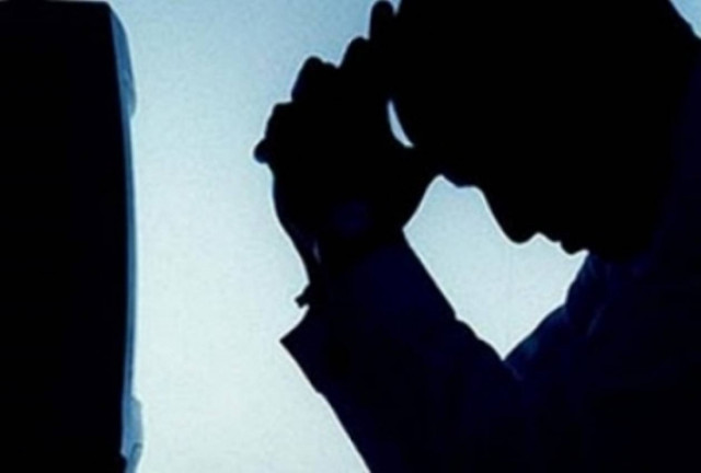 Ταμπουρωμένος στο σπίτι του και οπλισμένος απειλεί να αυτοκτονήσει!