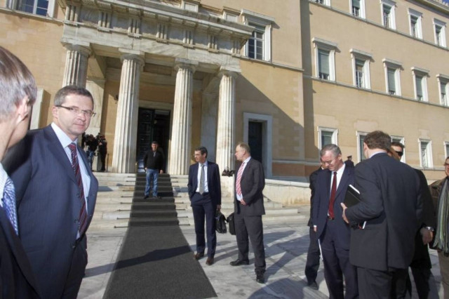 Οι έξι απαιτήσεις της τρόικας