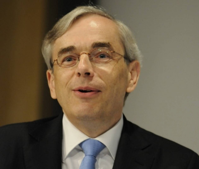 EBRD: Τα κόμματα δεν στηρίζουν επαρκώς τον Παπαδήμο