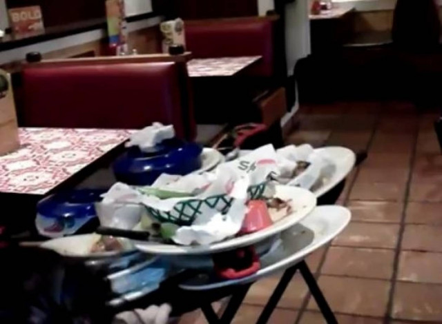 Σερβιτόρα από τις λίγες