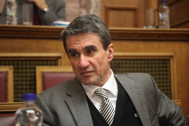 Ένταση στην Βουλή για τα φαρμακεία