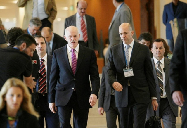 Σχόλια για τον Γιώργο Παπανδρέου και αιχμές για τις μπίζνες Αντρίκου