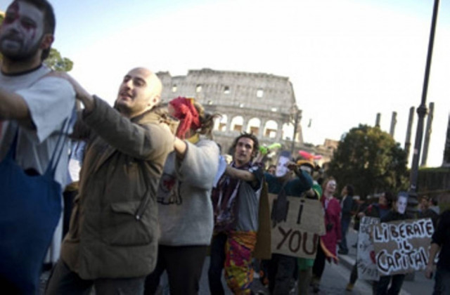 «Έσβησε» διαδηλωτής στην Ιταλία