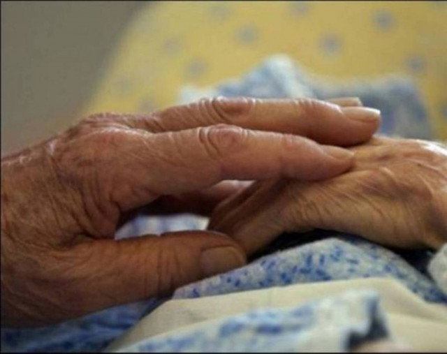 Έκλεβε την ηλικιωμένη που έπρεπε να προσέχει!