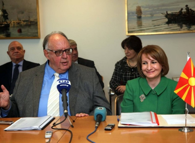 Ο Γκρούεφσκι ζητεί συνάντηση με τον Παπαδήμο