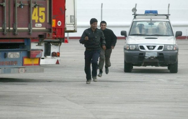 Μετέφερε παράνομα δύο αλλοδαπούς