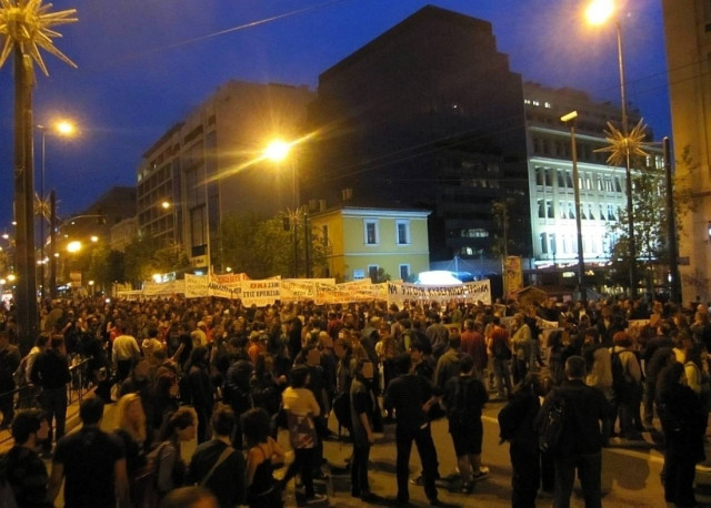 Σε εξέλιξη πορεία οικοδόμων στο κέντρο της Αθήνας