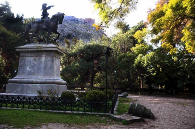 Ναύπλιο: Βεβήλωσαν το άγαλμα του Κολοκοτρώνη