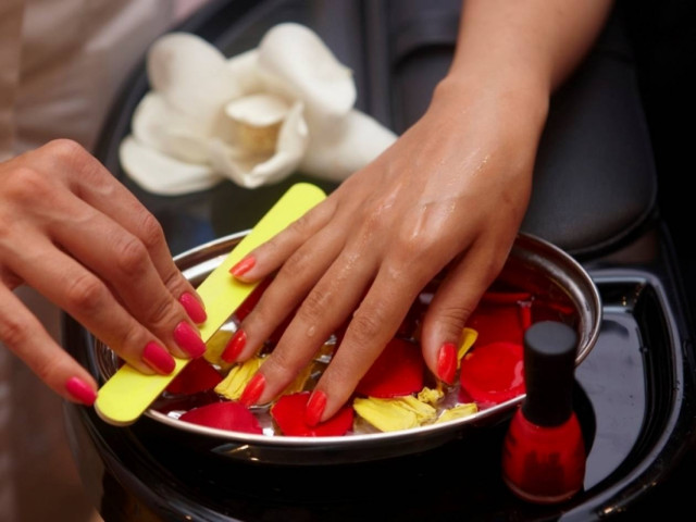 Πώς να περιποιηθείτε τα ταλαιπωρημένα χέρια