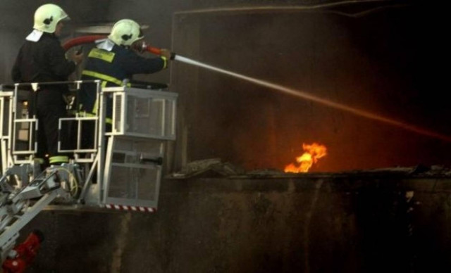 Στις φλόγες σούπερ μάρκετ στον Κορυδαλλό