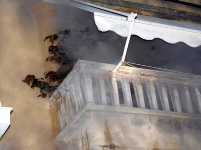 Στις φλόγες τυλίχτηκε διαμέρισμα στο Π. Φάληρο