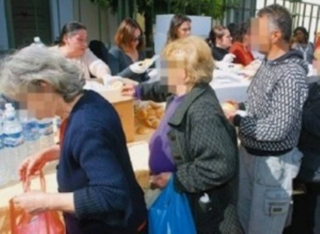 Γεύμα για τους άστεγους από την ομάδα «Lunch Street Party»