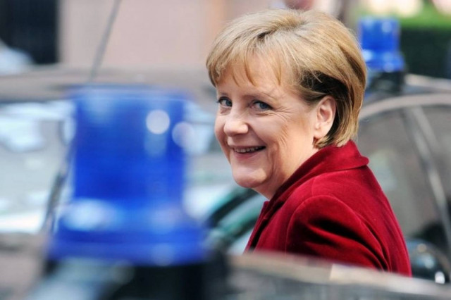 Η Μέρκελ μετριάζει τις αντιδράσεις για την επιτροπεία