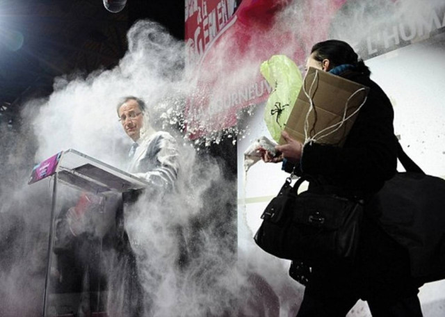 Αλεύρωσαν τον Φρανσουά Ολάντ