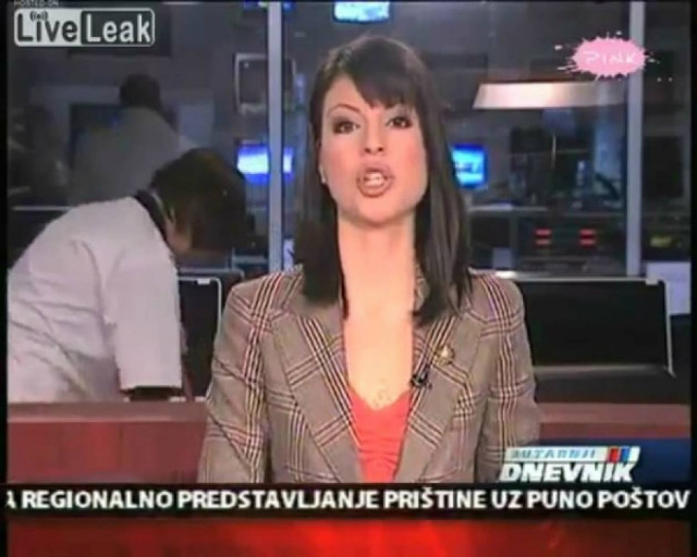 Τι δουλειά έχει μια καθαρίστρια στο δελτίο ειδήσεων;