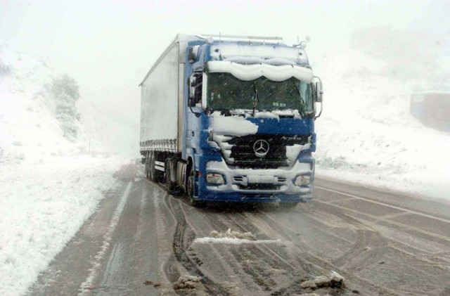Παράταση της απαγόρευσης κυκλοφορίας φορτηγών στις εθνικές οδούς