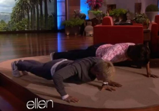 Η Μισέλ Ομπάμα κάνει κάμψεις σε εκπομπή