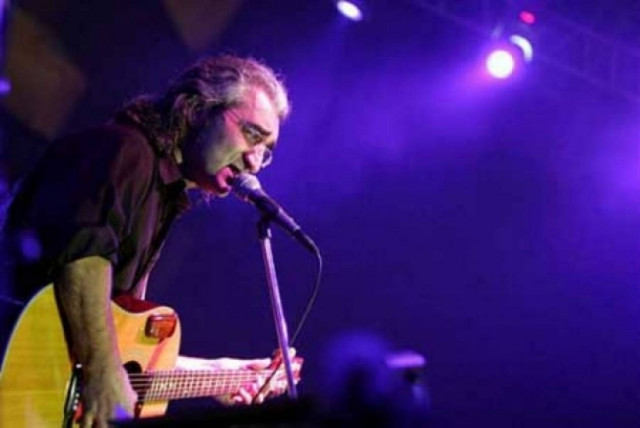 Ο Βασίλης Καζούλλης στο Σταυρό του Νότου