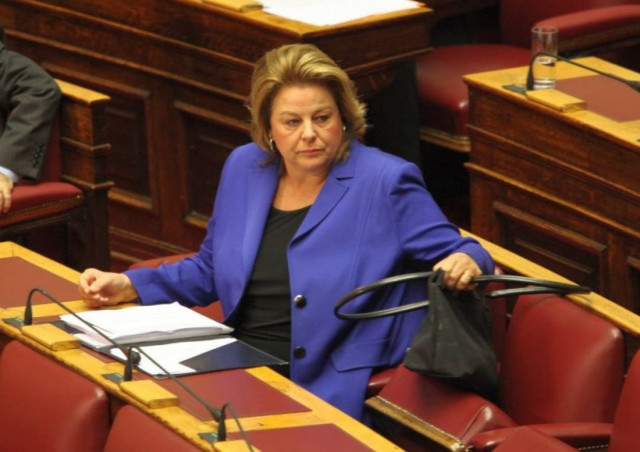 Λ. Κατσέλη: «Δηλώνω παρούσα στις εξελίξεις»