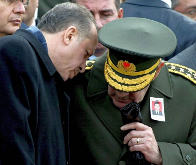 Με «ροζ» βίντεο εκβίαζε ο Ερντογάν τον αρχηγό του στρατού