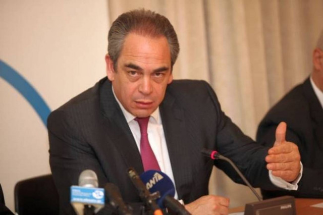 Βγήκαν τα μαχαίρια για ΣΕΒ και ΕΒΕΑ