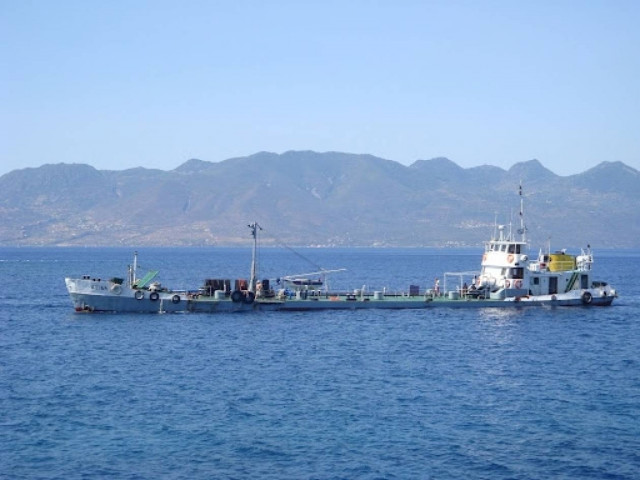 Πυρκαγιά σε υδροφόρο πλοίο ανοιχτά του Περάματος