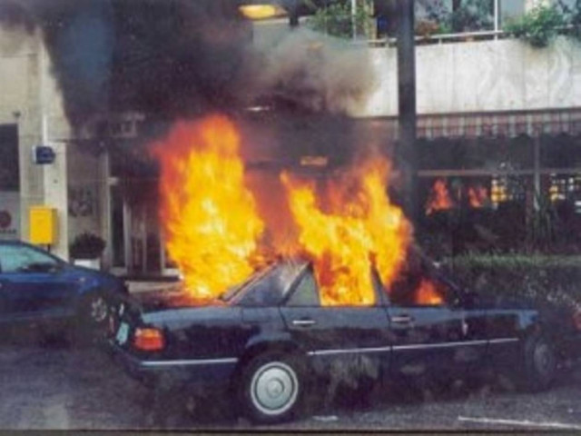 Τυλίχτηκαν στις φλόγες  πέντε αυτοκίνητα στο Βόλο