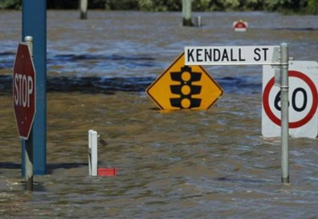 Χιλιάδες Αυστραλοί εγκαταλείπουν τα σπίτια τους