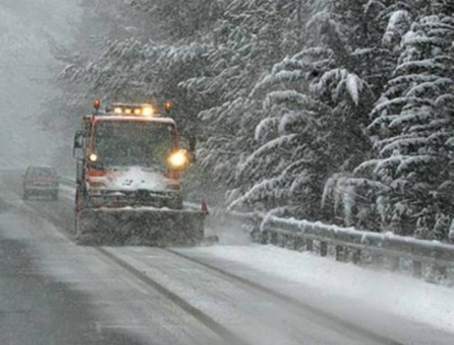 Προβλήματα από τα χιόνια στην εθνική οδό Σερρών -Θεσσαλονίκης