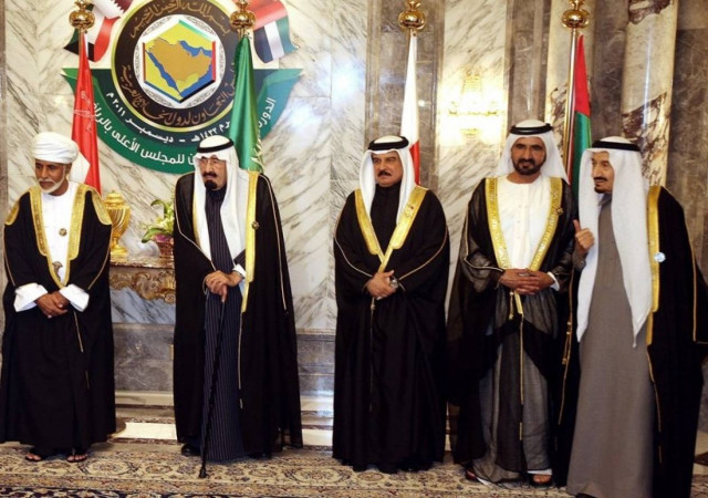 Αποσύρονται οι Άραβες πρεσβευτές από τη Συρία