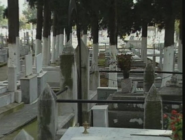 Έκλεψε καντήλια από το νεκροταφείο